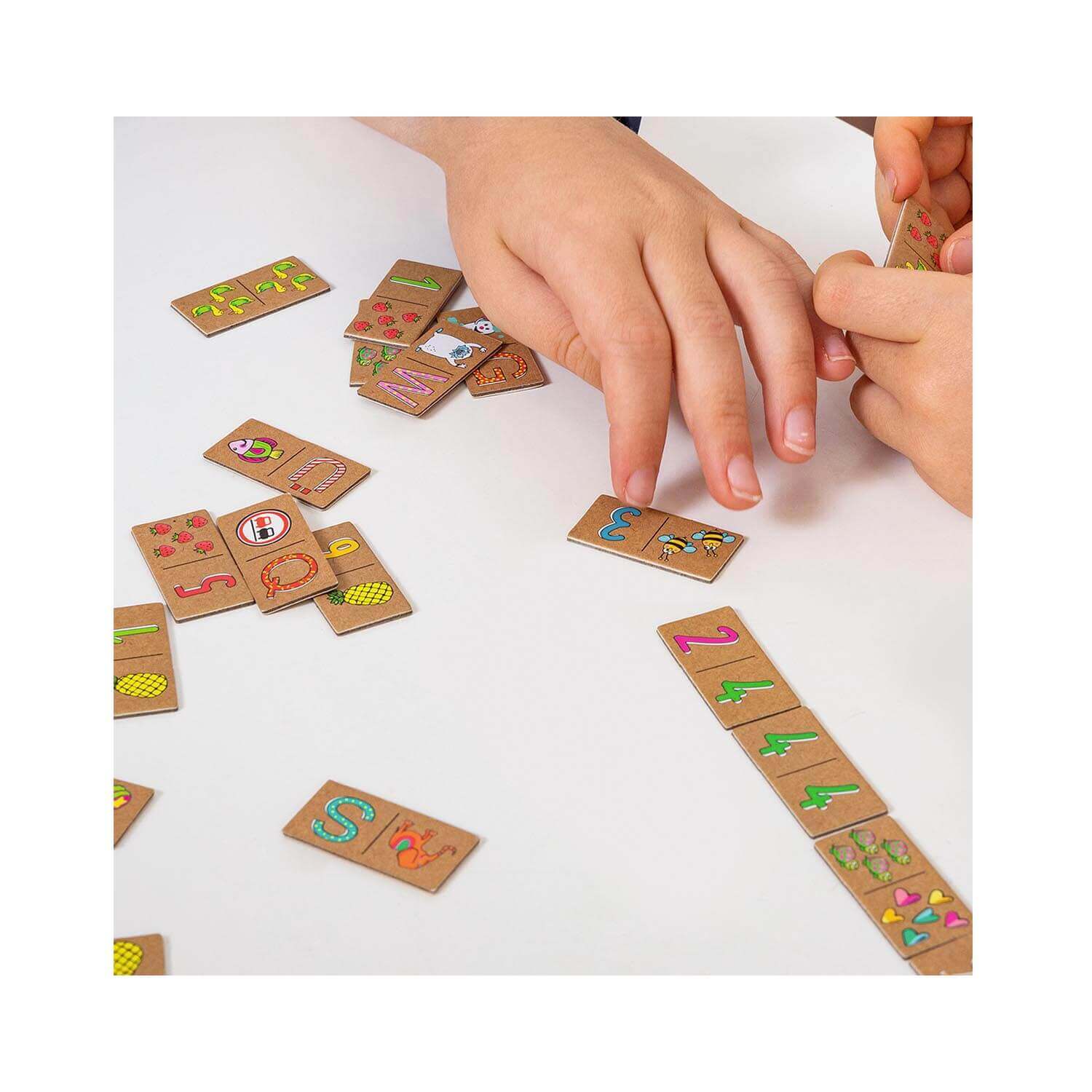 ABC Domino Lernspiel ABC & Zahlen, spielerisches Lernen von Zahlen und Buchstaben, 28 Karten
